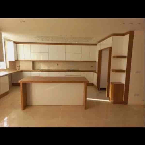کابینت سفید معمولی با طلایی های گلاس